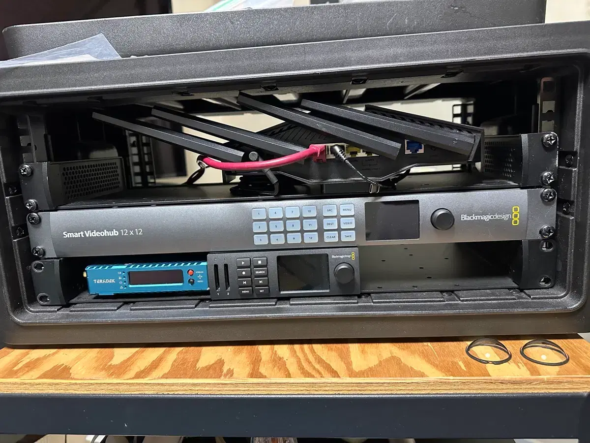 Blackmagic smart videohub 12x12 비디오허브 | 브랜드 중고거래